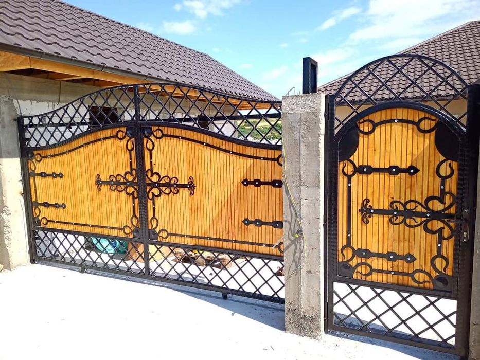 Porți moderne jaluzea, fier forjat, tabla decupată