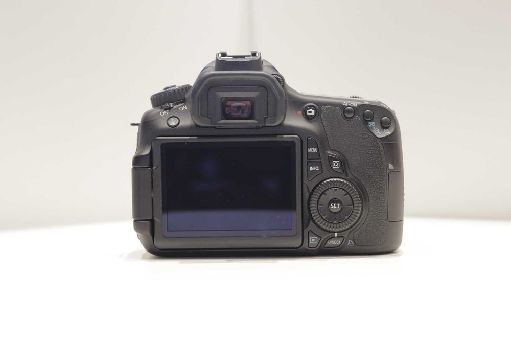 Canon DSLR 60D + голяма чанта