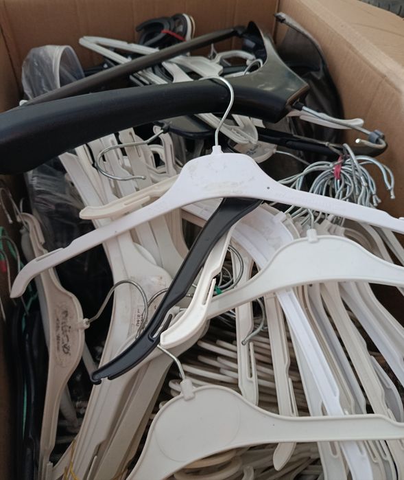 Продам вешалки недорого!!!