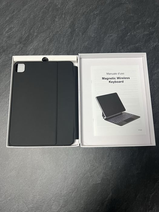 Husă cu Tastatură Earto pentru iPad Air 11 / Pro 11, Magic Style, Trackpad, Iluminată,