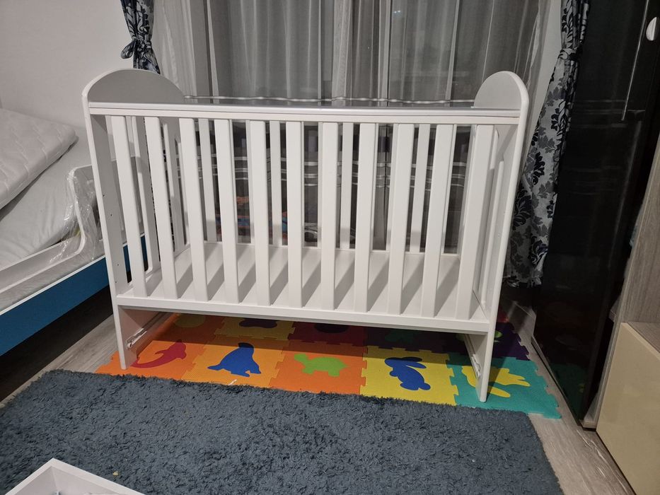 Pătuț cu toate accesoriile