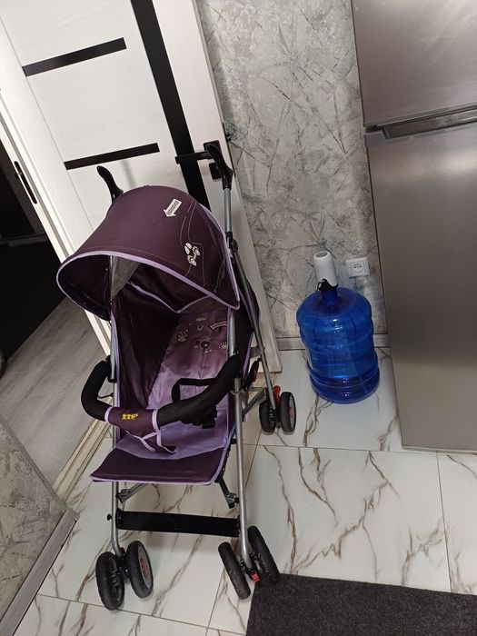 Продаётся прогулочная коляска трость