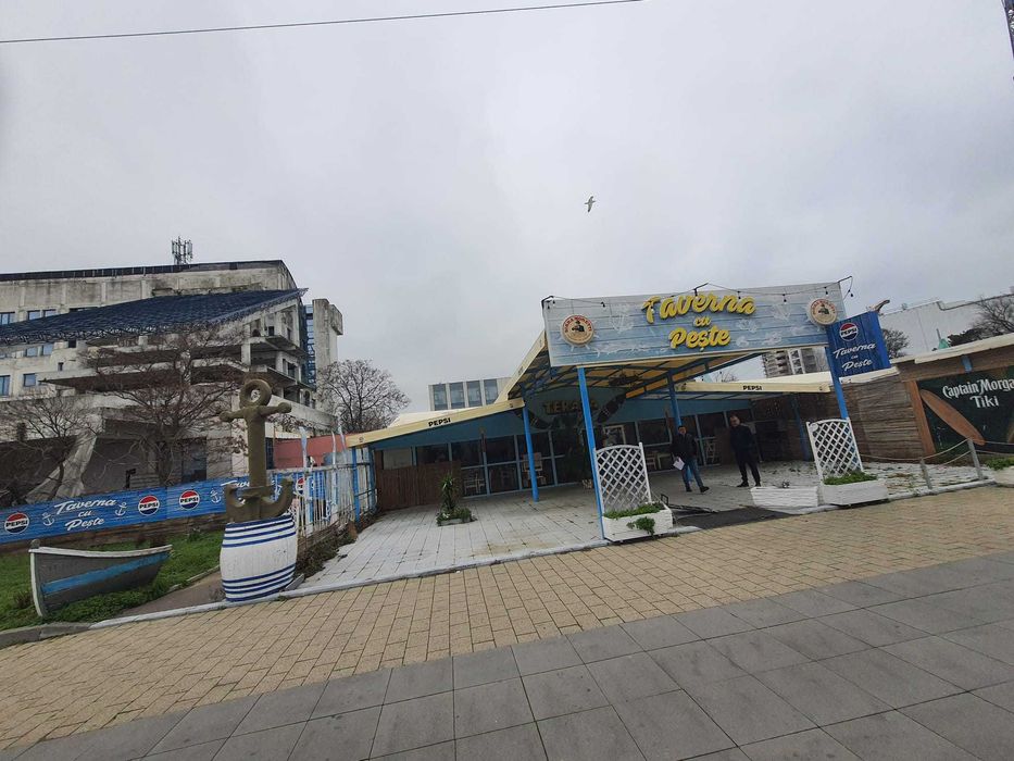 Închiriem teren pe Faleza Cazino Mamaia – tonete, rulote, street-food