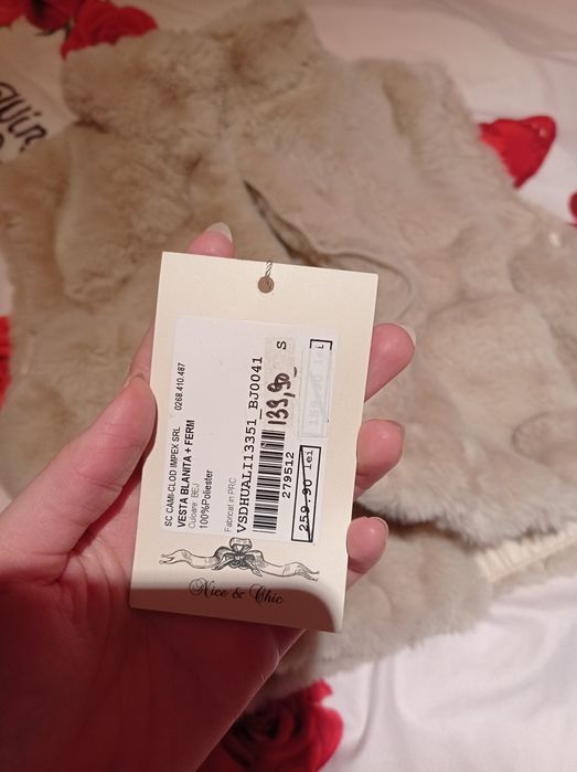 Veste de la CATO cu etichete