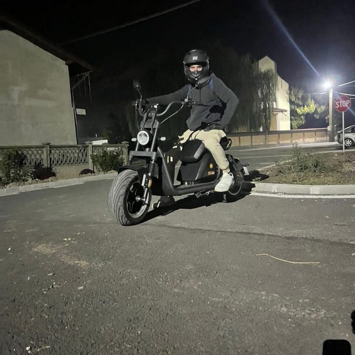 Vand scuter electric urgent!!! Model S701 il dau numai persoana fizica