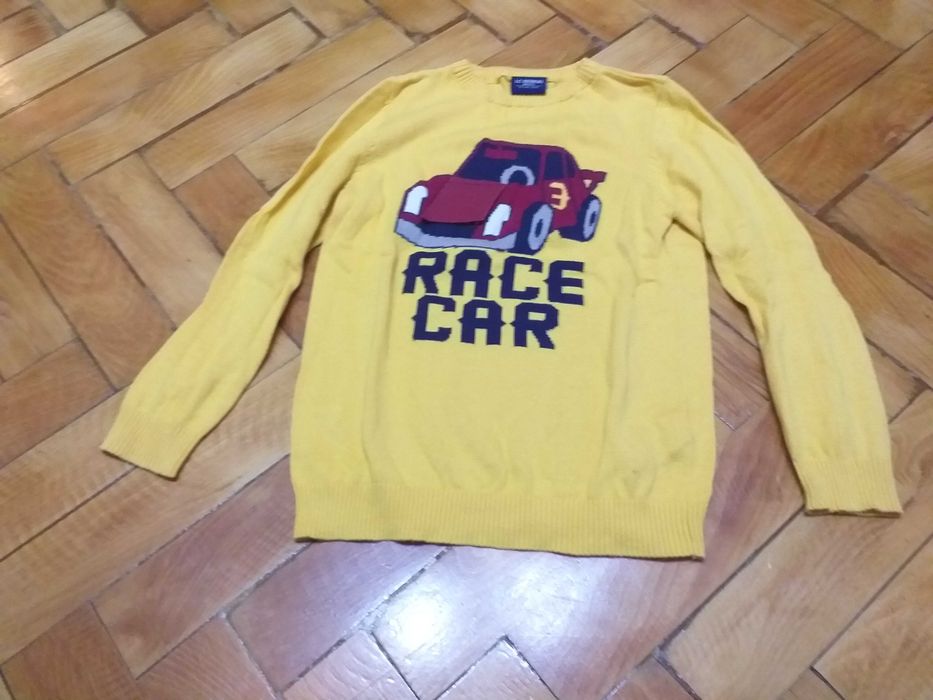 Vănd diferite pulovere, bluze , pantalon, maieu și iegări