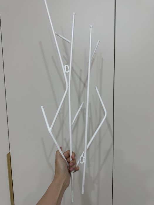 Вешалка продается металлическая