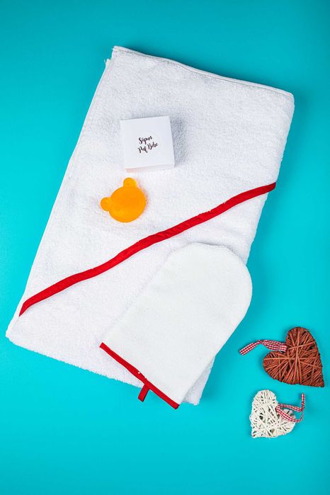 Set Cadou BEBE nou nascut: Prosop cu gluga, manusa baie, sapun natural