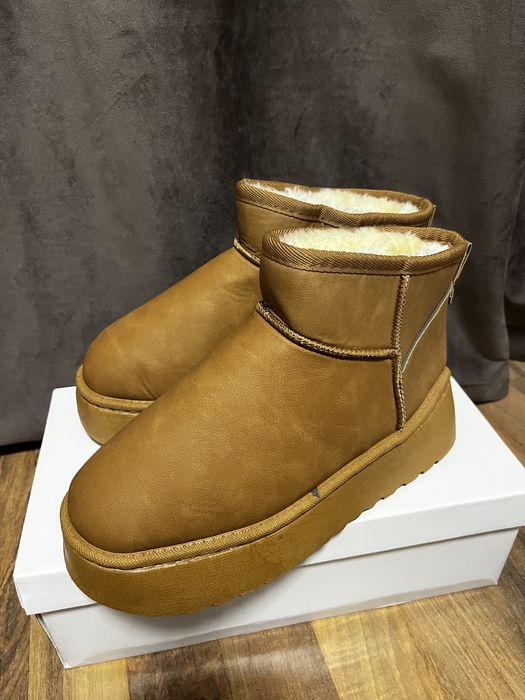 Incaltaminte tip UGG