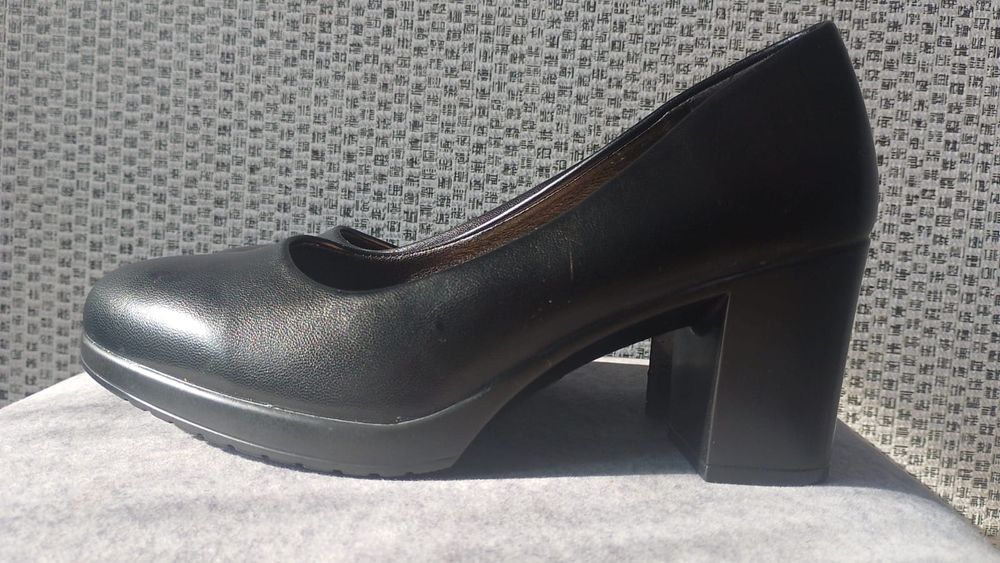 Продам туфли новые