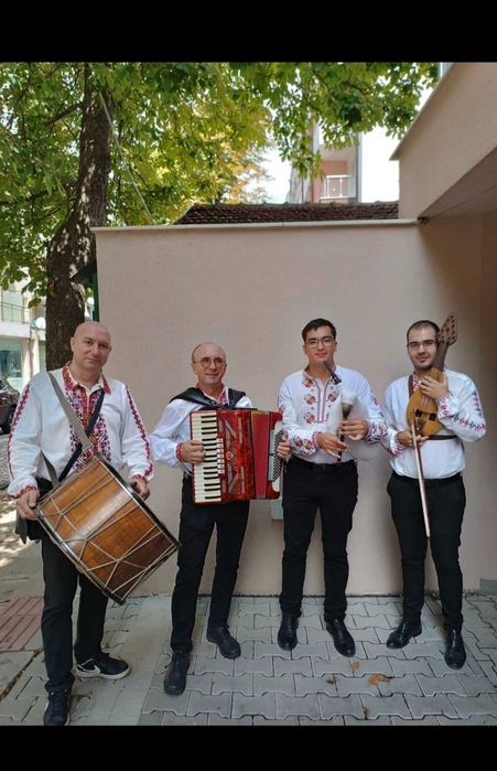 Оркестър ,,Момци" за извеждане на булка и сватби!