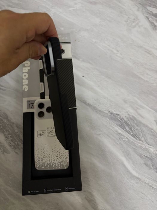 Pitaka carbon для Iphone 17 pro
