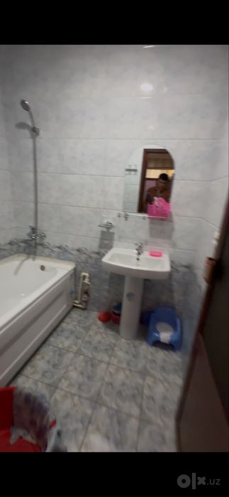 Вагзалдан 3 хонали квартира сотилади новостройка