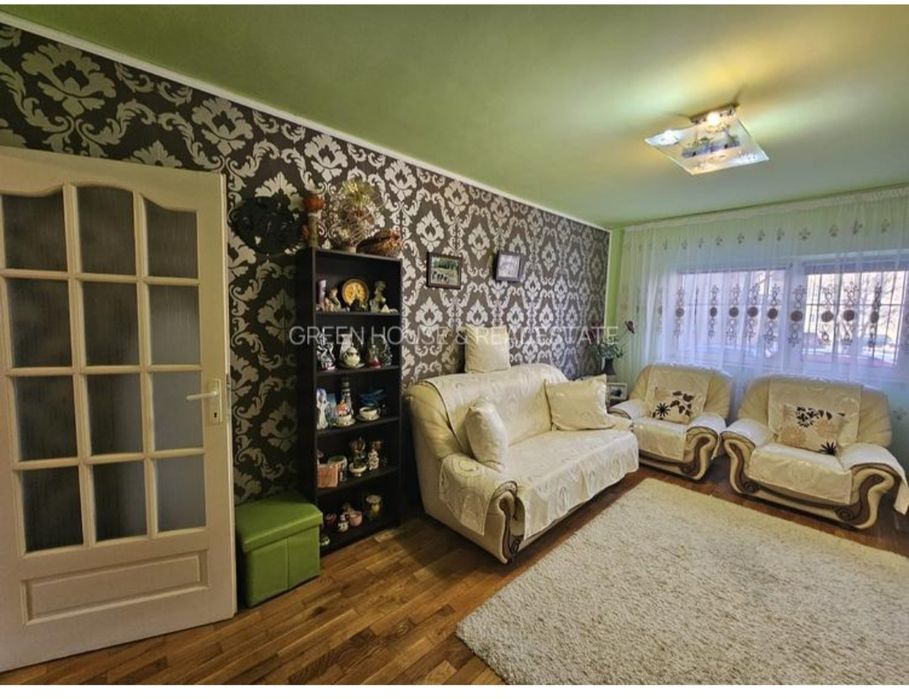 Vând apartament 3 camere -Deva