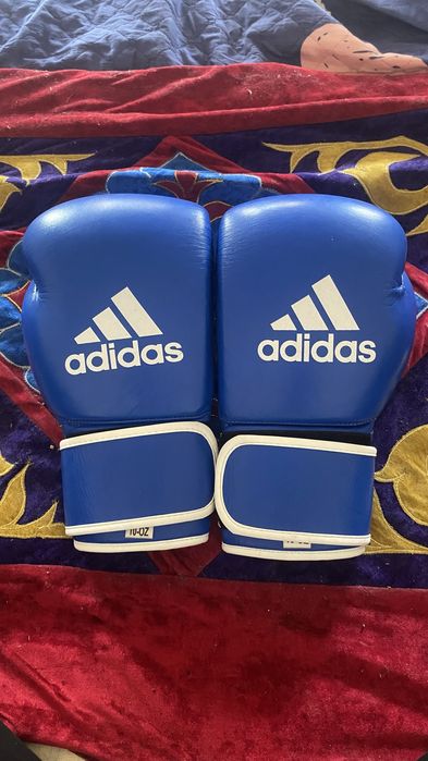 Продам бокерские перчатки