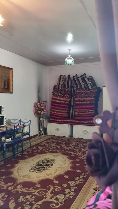 Uy sotiladi srochna 90000 tinchlikda