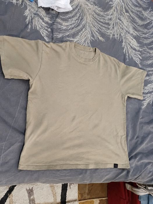 Дънки Zara и тениска Pull and Bear