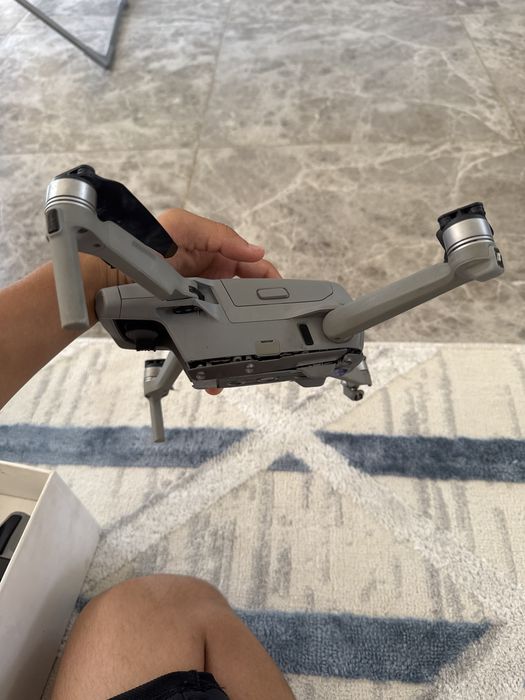 Дрон DJI Mavic AIR 2