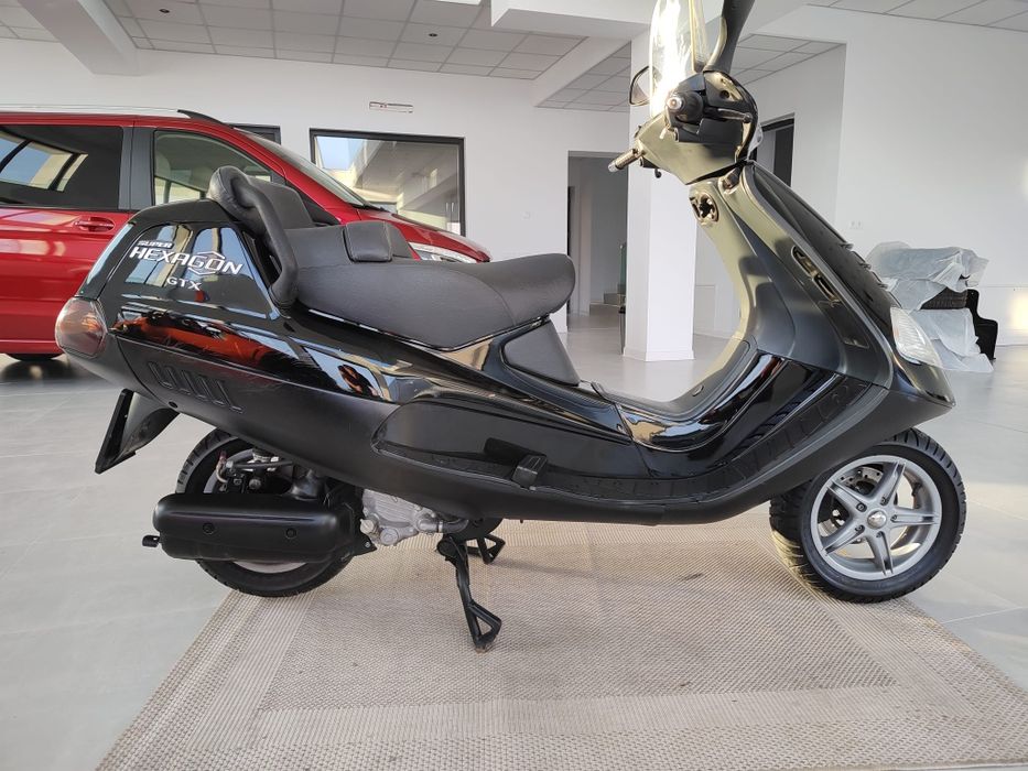 Scuter Piaggio Hexagon 250 scooter
