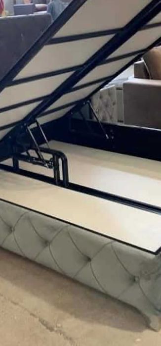 Луксозна Тапицирана спалня