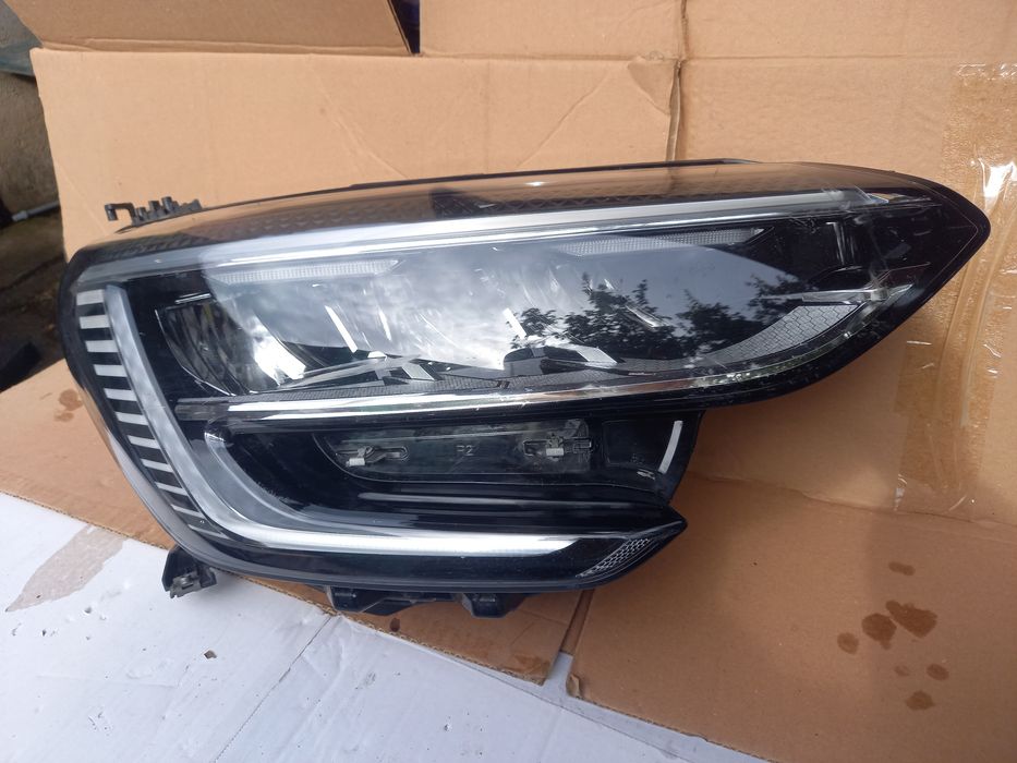 Far Renault Megane 4 partea dreapta facelift