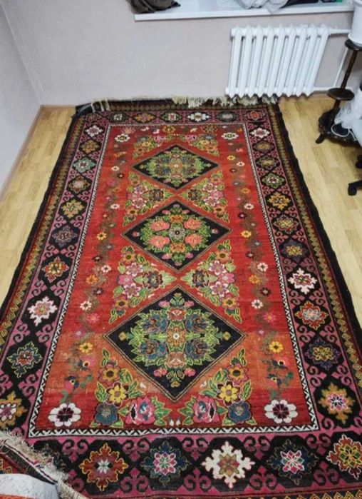 Қолдан тоқылған кілем