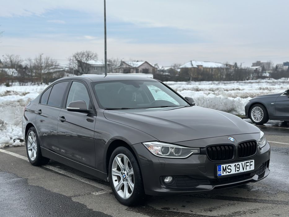 Bmw Seria 3  An fabricatie 2013 motor 2.0 diesel far bi-xenon!!
