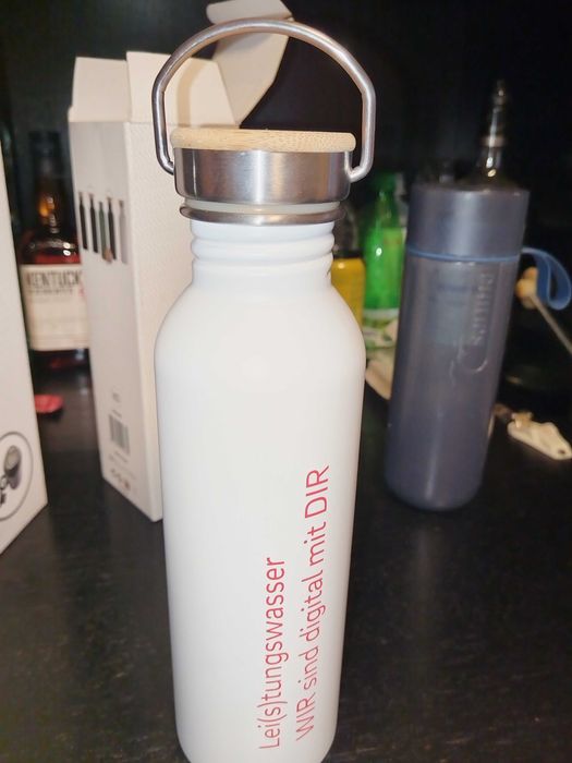 Термо бутилки 2 броя. Чисто нови.