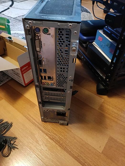Carcasa PC desktop format ingust SFF - sursa + unitate DVD-RW + cabluri + cooler special pt acest tip de carcasa