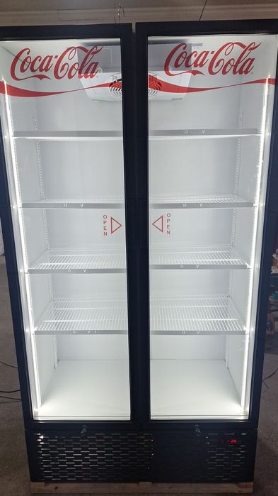 Новые фирменные витринные холодильники  DEVI. 1000литр объем.