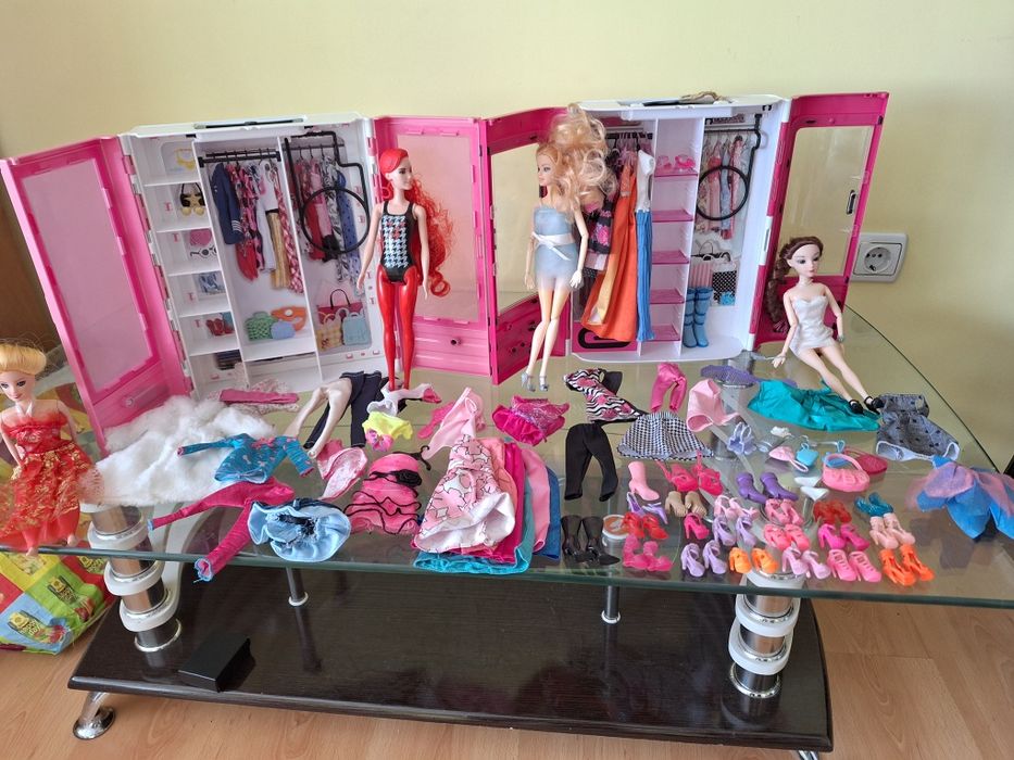 Къщата на Барби Barbie с подарък