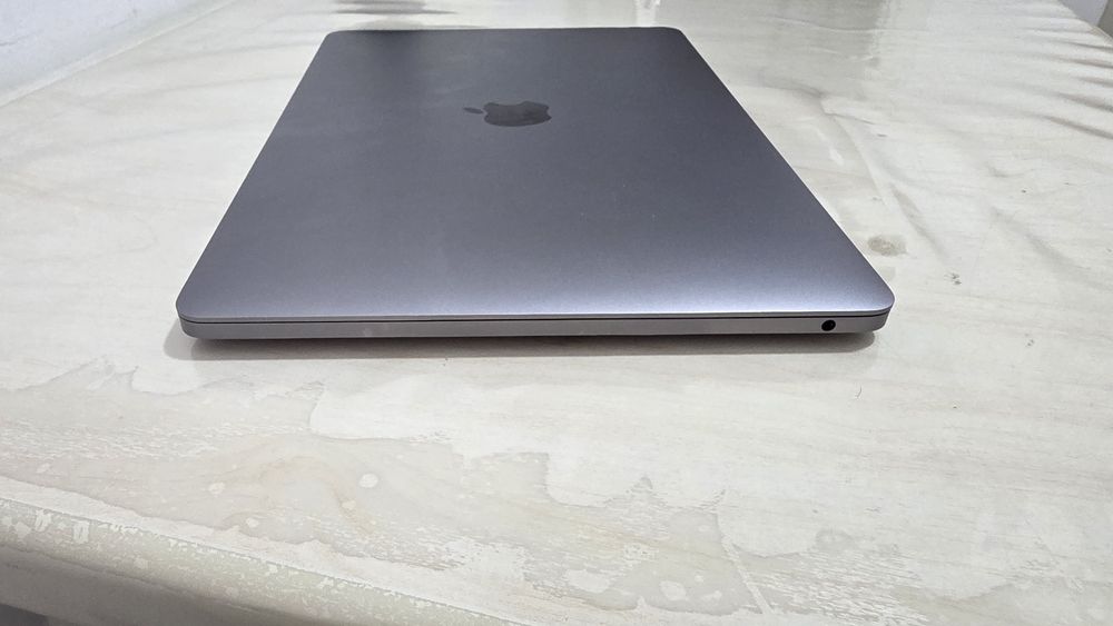 Macbook pro 2020 8/512 intel i5