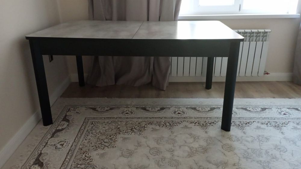 стол квадратный новый