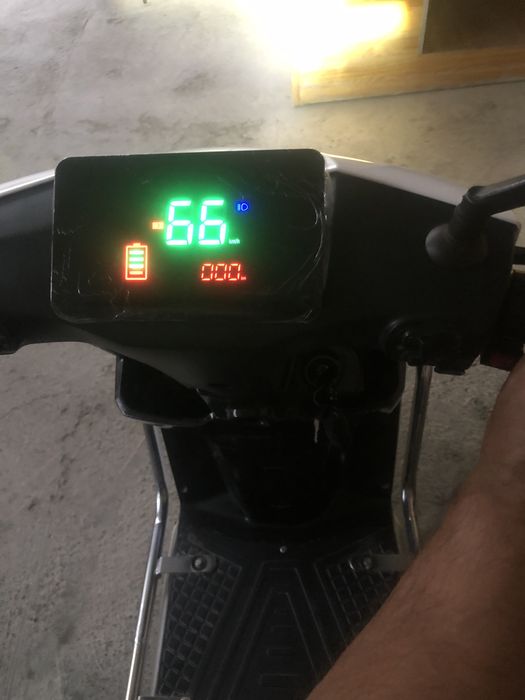 Skuter-tezligi 70 km 3 oy haydalgan toza hamma joyi narxini kelishamiz