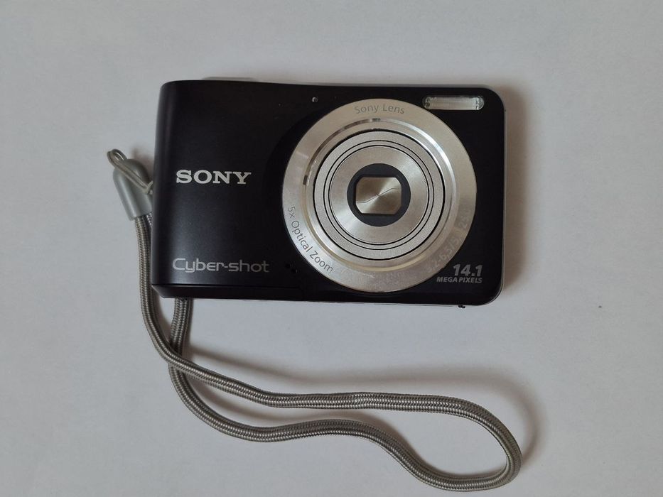 Компактный фотоаппарат Sony Cyber-shot DSC-W520 + чехол и карта памяти
