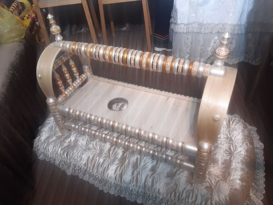 Beshik.Beshiklar sifatli tut va tol daraxtlaridan ishlangan