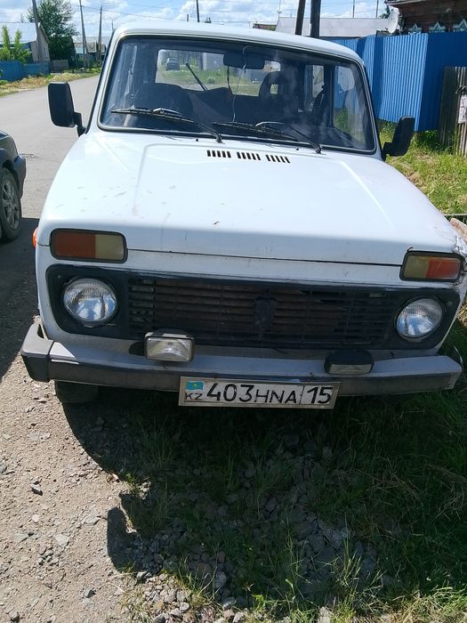 Продам машину нива2121