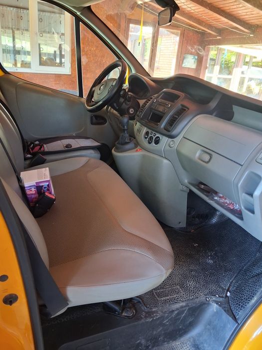 Opel vivaro din 2014 cu 9 locuri sau schimb cu rulota
