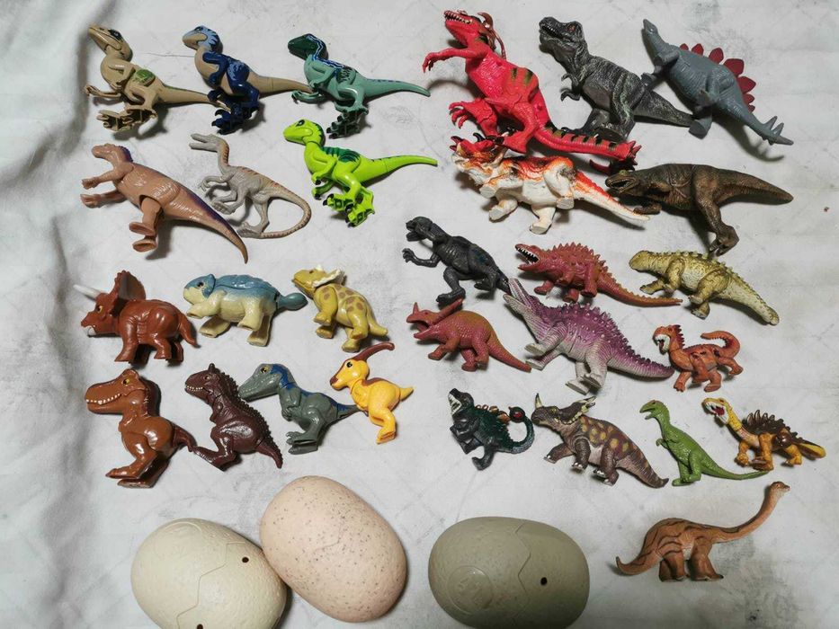 от филма  "Динозавър" фигурки от Макдоналдс