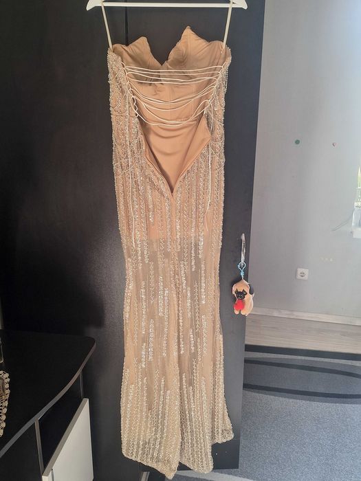 Продавам ръчно изработена бална рокля размер xs/s