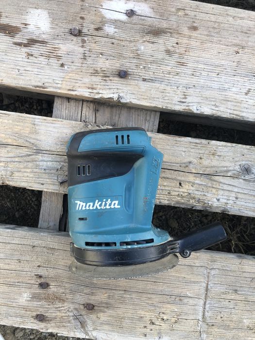 Slefuitor orbital Makita DBO180