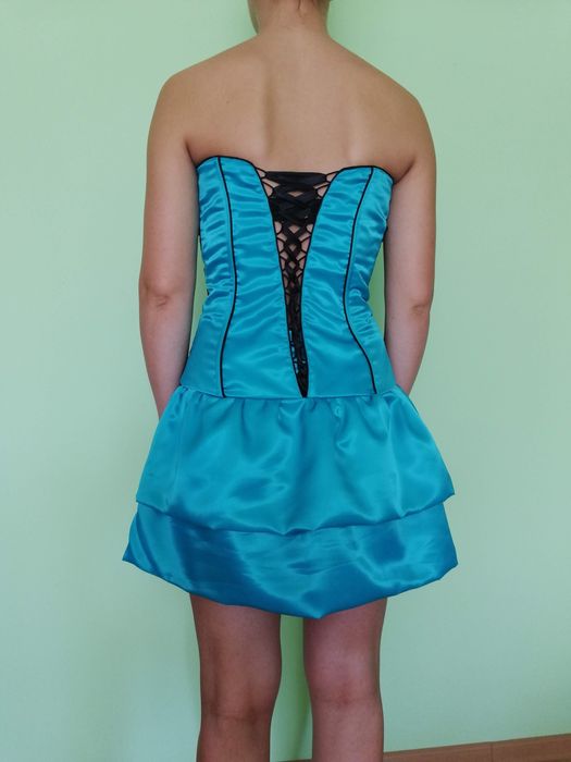 Къса бална рокля