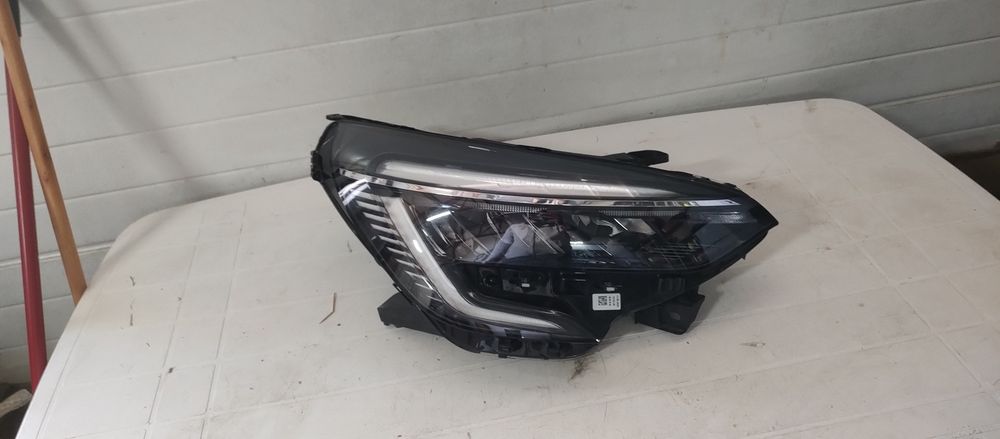 Far dreapta clio 5 full led cod 260109379R