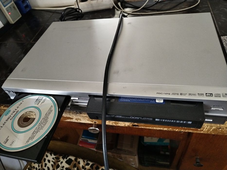 Combo dvd și VCR model LG vc8804