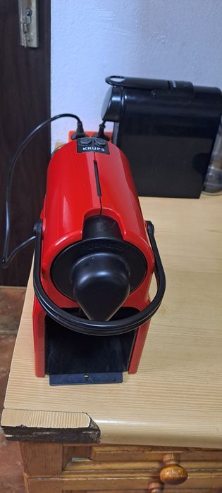 Vand aparat de cafea cu capsule nespresso defect