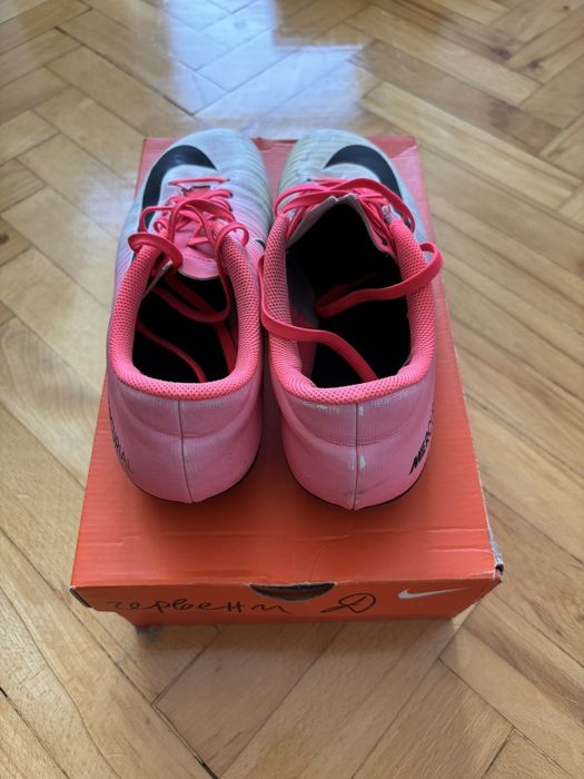 Бутонки за изкуствена трева