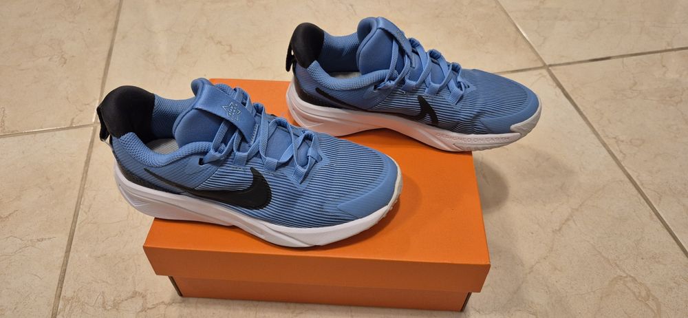 Adidasi Nike marimea 33