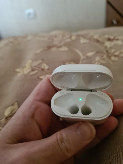 Продам кейс от airpods Оригинал.
