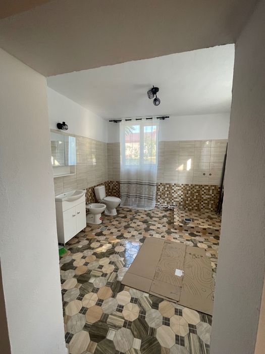 Vand cladire nefinisata exterior,la șoseaua principală comuna Iordacheanu,sat Plavia