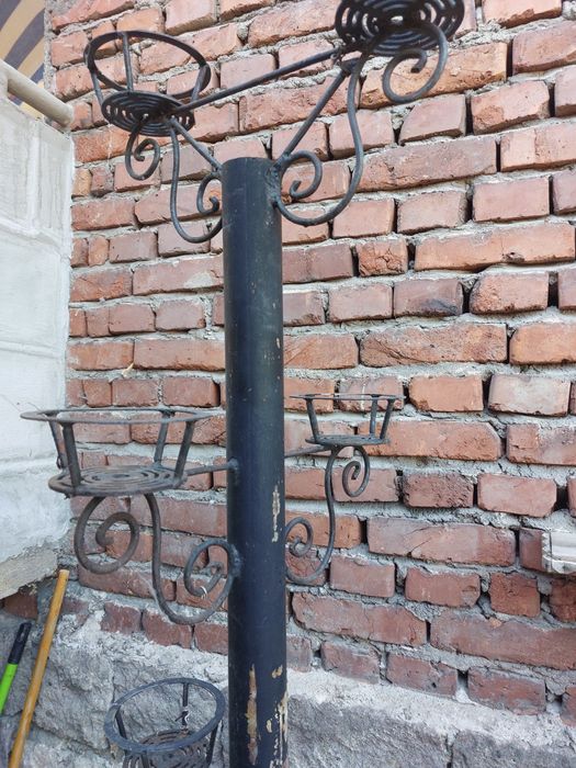 Стойка за саксии.